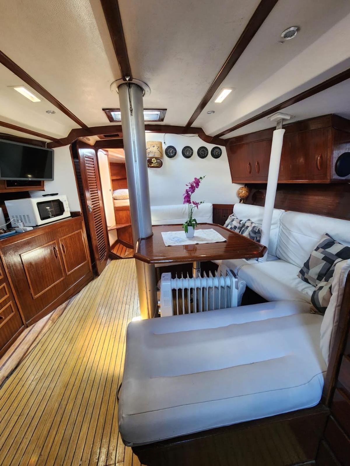 Sailboat Home Барселона Екстериор снимка